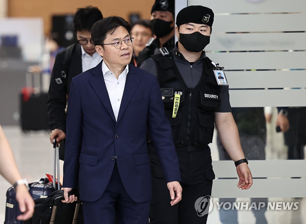 귀국하는 유국희 단장