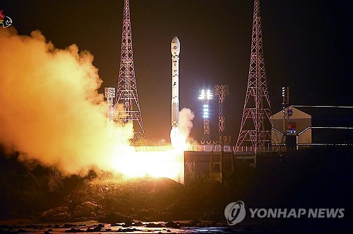 북한, 정찰위성 '만리경-1호' 발사 성공