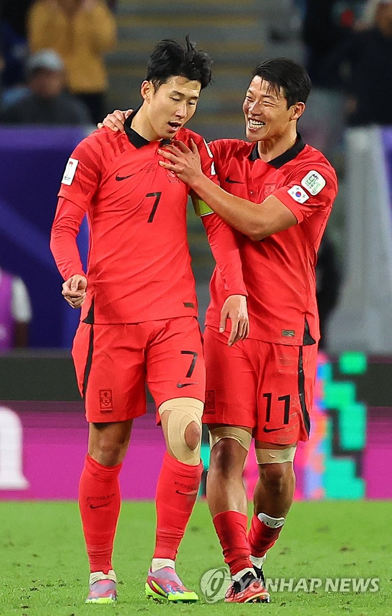 기뻐하는 승리의 주역들