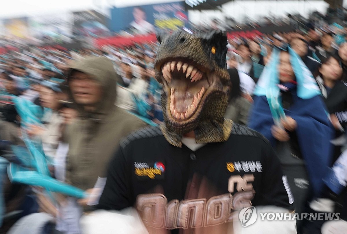 프로야구 계절…인기 후끈