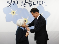 Unification minister slams N. Korea's abduction, detention of S. Koreans as inhumane