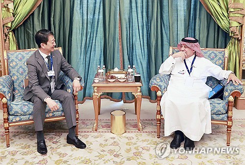 وزير الصناعة يلتقي مع وزير التجارة السعودي