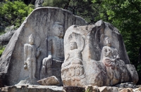 慶州・南山の磨崖仏像群