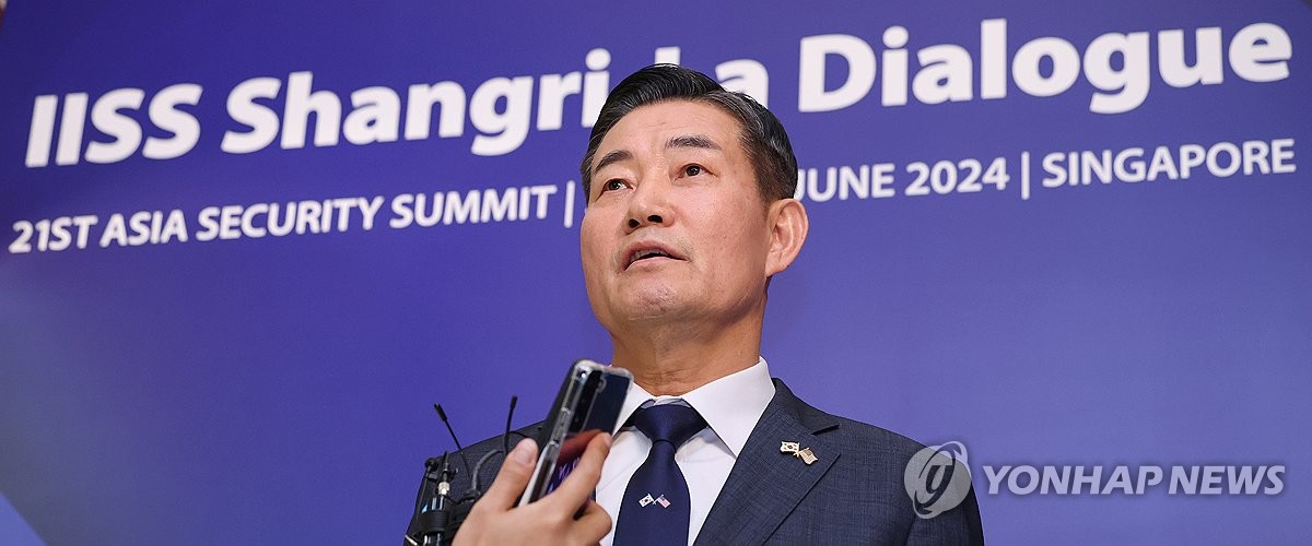 Defense Minister Shin Won-sik speaks to reporters in Singapore on May 31, 2024, on the sidelines of the 21st Shangri-La Dialogue, a regional security forum. (Yonhap)