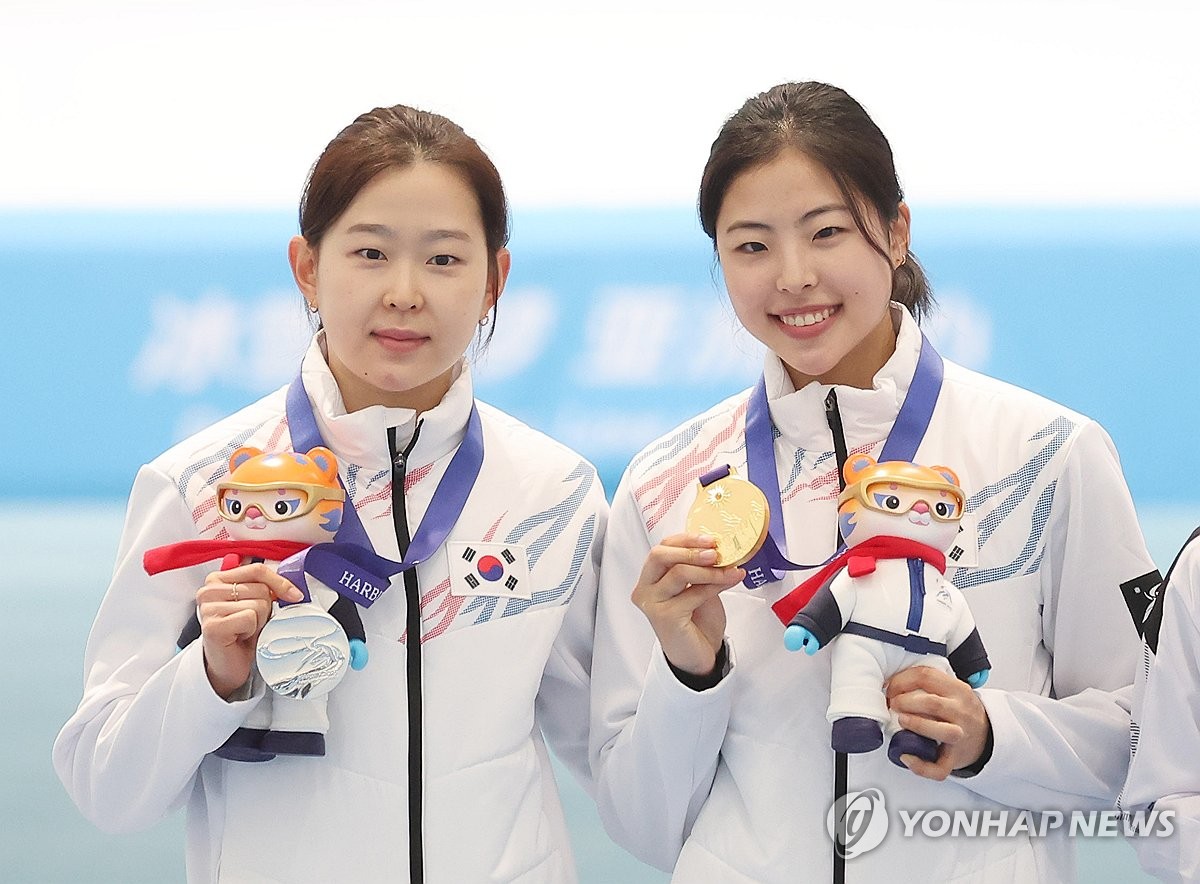 여자 100ｍ에서 금은 획득한 이나현과 김민선