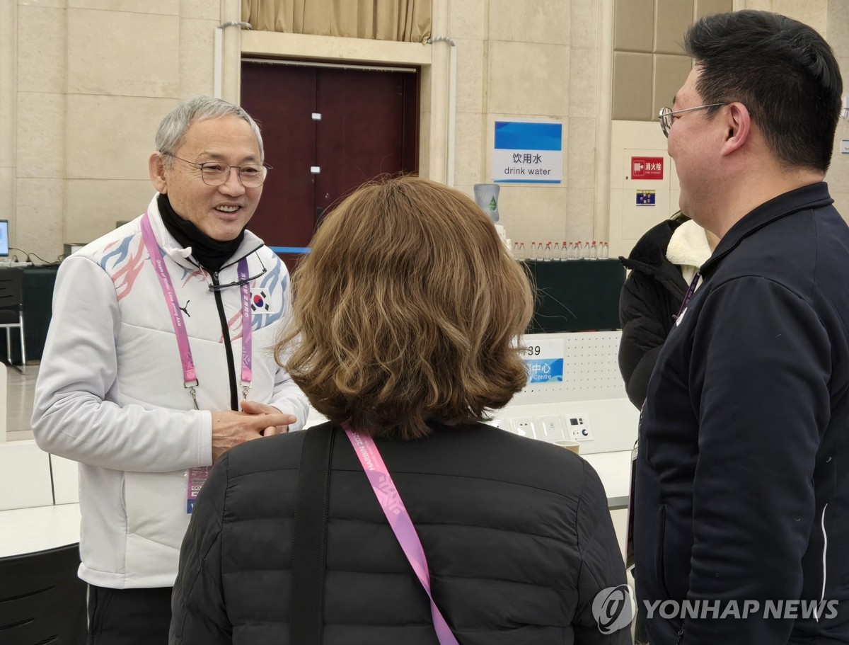 한국 취재진 만난 유인촌 문화체육관광부 장관