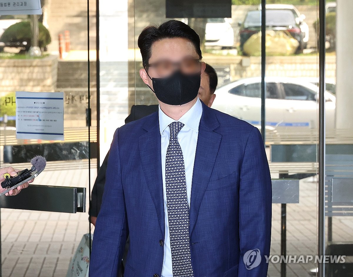 법원 출석하는 전 통일교 세계본부장