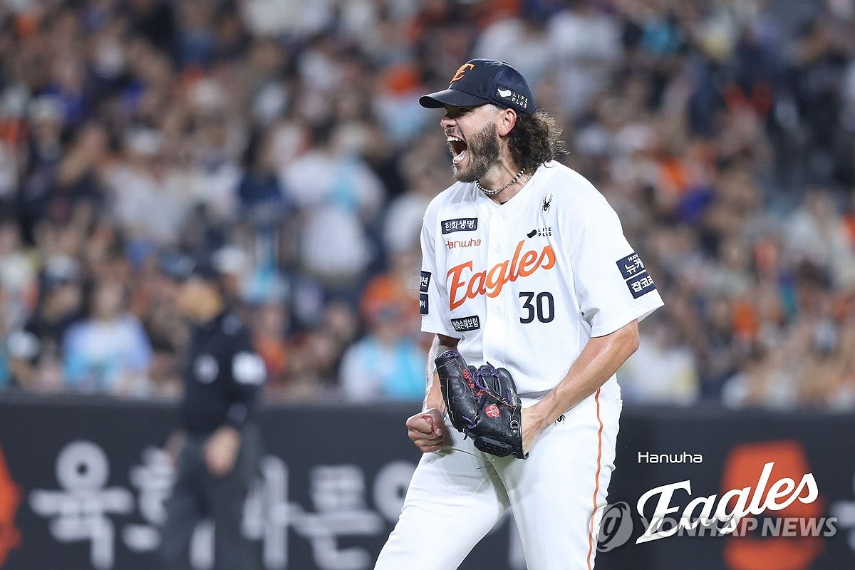 '탈삼진 226개 신기록 달성' 폰세의 포효