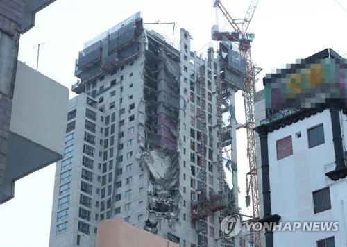 استئناف عمليات البحث عن العمال المفقودين في موقع انهيار مبنى كوانغجو قيد الإنشاء - 1