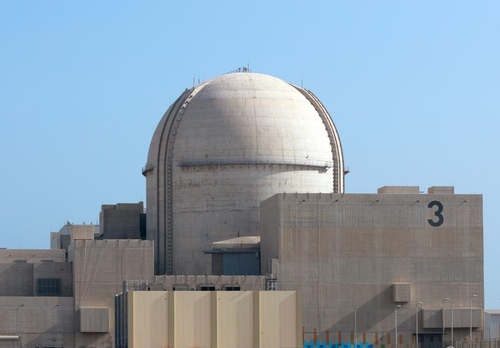 المحطة الثالثة النووية في براكة تنجح في ربطها بشبكة كهرباء الإمارات