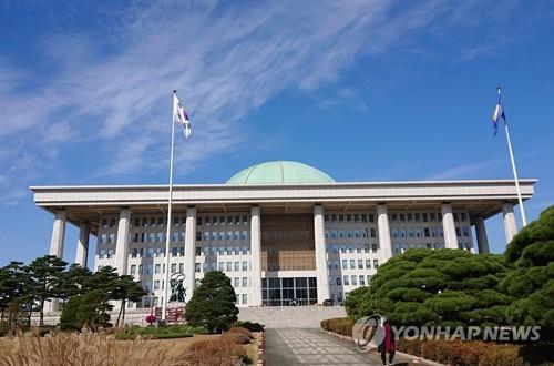 اعتقال رجل هدد بإحراق مبنى البرلمان الكوري