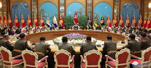 كوريا الشمالية تدعو إلى تعزيز الاستعداد للحرب في اجتماع يرأسه الزعيم كيم جونغ-أون - 2