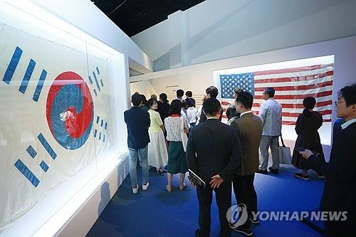 استبيان: أكثر من نصف الكوريين يرغبون في الاستمرار في تعزيز التحالف مع الولايات المتحدة