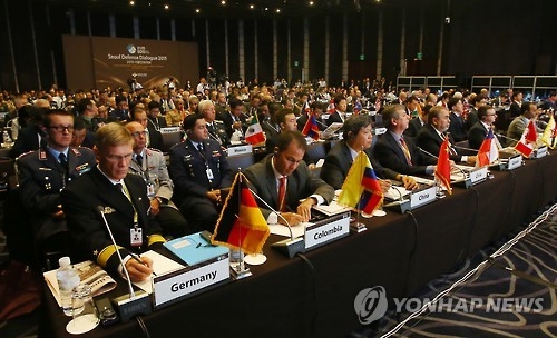 This photo taken on Sept. 10, 2015, shows participants listening to an opening speech by South Korea's Vice Defense Minister Baek Seung-joo during the Seoul Defense Dialogue held at a Seoul hotel. (Yonhap)