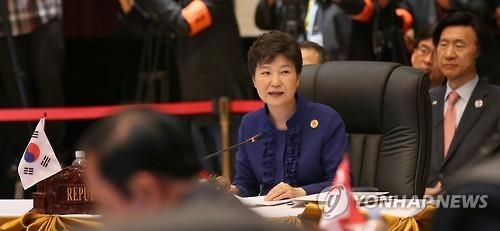 (LEAD) Park urges ASEAN to show int'l resolve against N.K. nukes through 'words, actions'