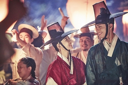 Love in the Moonlight' reigns over TV chart