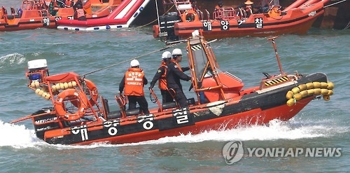 (LEAD) Parties urge gov't to take stronger actions against illegal Chinese boats - 1