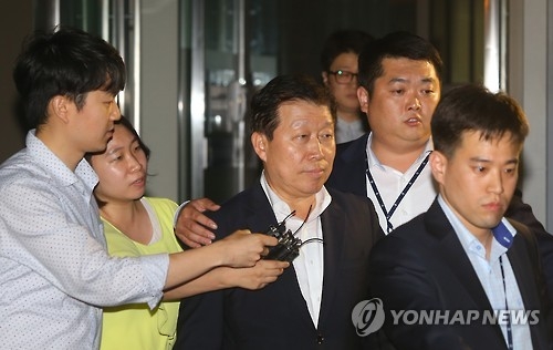 Former Daewoo Shipbuilding chief gets 10-year jail sentence for accounting fraud