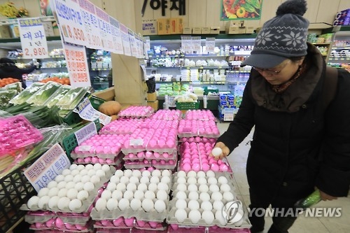 (LEAD) Eggs imported from U.S. hit shelves amid outbreak of bird flu