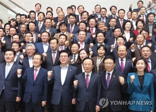 (LEAD) Liberty Korea Party names new officials for party, presidential candidate