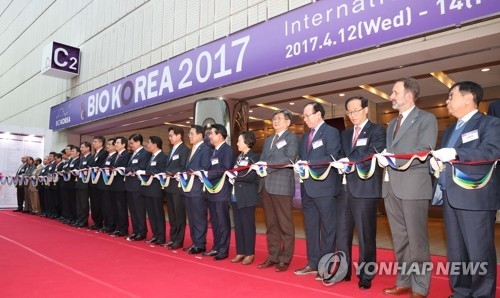 (LEAD) Bio firms gather in Seoul to exhibit latest trend - 1