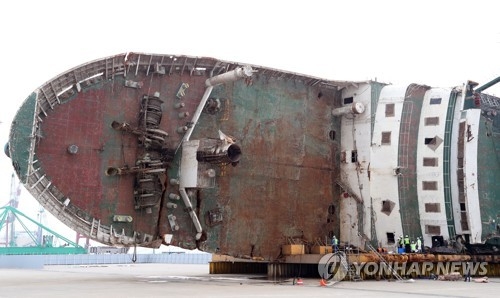 Search underway to find remains of missing people inside Sewol ferry