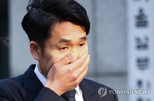 Court clears comedian Lee Chang-myung of drunk driving charge
