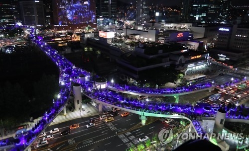 Seoullo 7017 is lit up on May 20, 2017. (Yonhap) 
