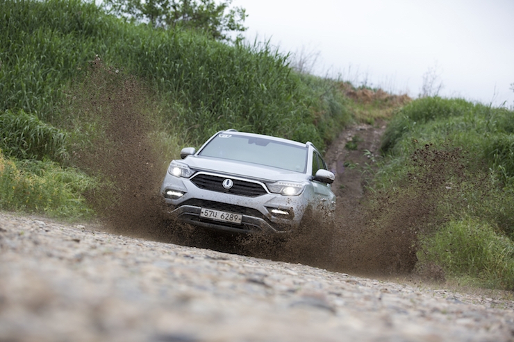 This photo taken on June 7, 2017, shows SsangYong Motor's G4 Rexton SUV entering an off-road course in Paju, just northwest of Seoul. (Yonhap)