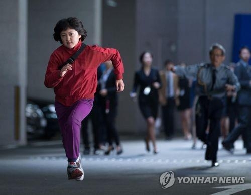 A scene from "Okja" directed by Bong Joon-ho (Yonhap)
