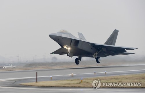 An F-22 Raptor stealth jet takes off from a South Korean Air Force base in Gwangju on Dec. 4, 2017, in this photo provided by the Air Force. (Yonhap)