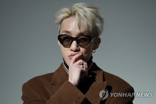 Singer-songwriter Zion.T poses for photographers during a media showcase for his new single, "Snow," at CGV Cheongdam theater in southern Seoul on Dec. 4, 2017. (Yonhap)