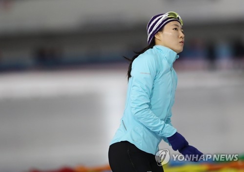 South Korean speed skater Lee Sang-hwa prepares for the women's 500 meters at the National Winter Sports Festival at Taereung International Skating Rink in Seoul on Jan. 12, 2018. (Yonhap)