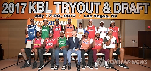This photo provided by the Korean Basketball League (KBL) on July 21, 2017, shows foreign players drafted by KBL teams for the 2017-18 season posing for a group photo in Las Vegas, Nevada. (Yonhap)