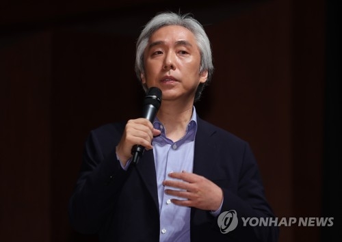 Kim Dae-jin, the head of the School of Music at the Korea National University of Arts, speaks during a press conference on June 7, 2018, marking the 25th anniversary of the school's opening. (Yonhap)