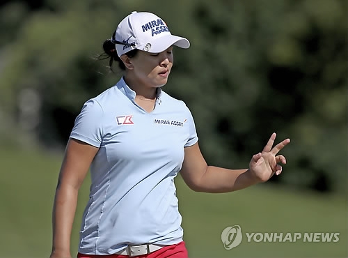 This photo taken by the Associated Press shows Kim Sei-young after making a birdie during the Thornberry Creek LPGA Classic golf tournament on July 8, 2018, in Oneida, Wisconsin, in the United States. (Yonhap) 