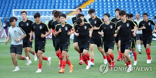 This file photo taken June 22, 2018, shows South Korea national football team players training at Rostov Arena in Rostov-on-Don, Russia, ahead of their 2018 FIFA World Cup match against Mexico. (Yonhap)