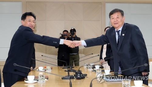 In this Joint Press Corps photo, North Korean Vice Sports Minister Won Kil-u (L) and his South Korean counterpart, Roh Tae-kang, shake hands during their sports talks at the joint liaison office in Kaesong, North Korea, on Nov. 2, 2018. (Yonhap)