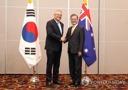 (LEAD) Moon meets Australian PM, vows to maintain ties