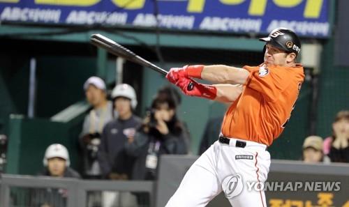 In this file photo from Oct. 19, 2018, Jared Hoying of the Hanwha Eagles takes a swing against the Nexen Heroes in the bottom of the first inning of Game 1 of their first round Korea Baseball Organization playoff series at Hanwha Life Eagles Park in Daejeon, 160 kilometers south of Seoul. (Yonhap)
