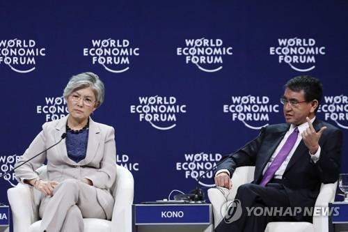 South Korean Foreign Minister Kang Kyung-wha and her Japanese counterpart, Taro Kono, are shown in this file photo provided by the epa news photo agency. (Yonhap)