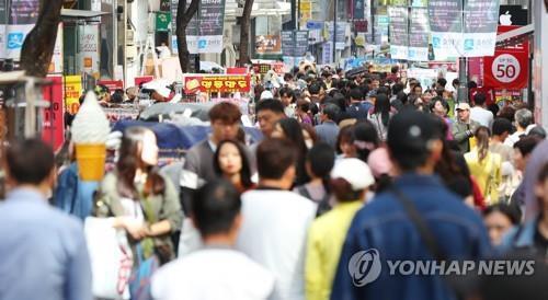 This file photo, taken Sept. 26, 2018, shows Seoul's Myeongdong shopping district crowded with visitors. (Yonhap)