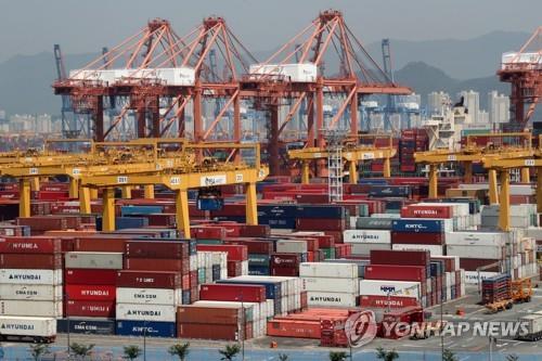 This undated file photo shows containers carrying export goods stacked on piers in the southeastern city of Busan, South Korea's largest port city. (Yonhap)
