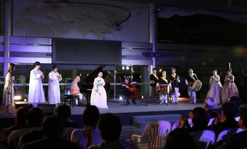 This photo provided by the Ministry of Culture, Sports and Tourism shows the DMZ Peace Concert held at Dorasan Station, just south of the DMZ, on Sept. 9, 2019. (PHOTO NOT FOR SALE) (Yonhap)