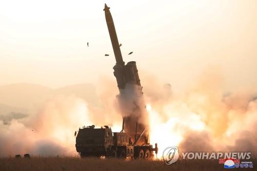 (3rd LD) N. Korea fires 2 projectiles, apparently from super-large multiple rocket launcher: JCS