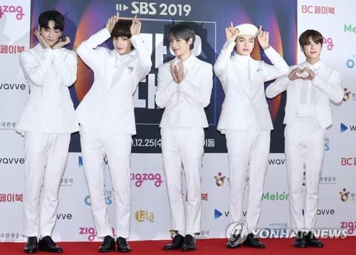 Big Hit Entertainment's second boy band, Tomorrow X Together, poses for photos in a red carpet event of SBS Gayo Daejeon at Gocheok Sky Dome in Seoul on Dec. 25, 2019. (Yonhap)