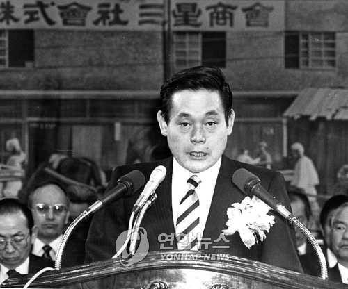 This photo taken March 22, 1988, shows Samsung Group chief Lee Kun-hee at an event in Seoul. (Yonhap)