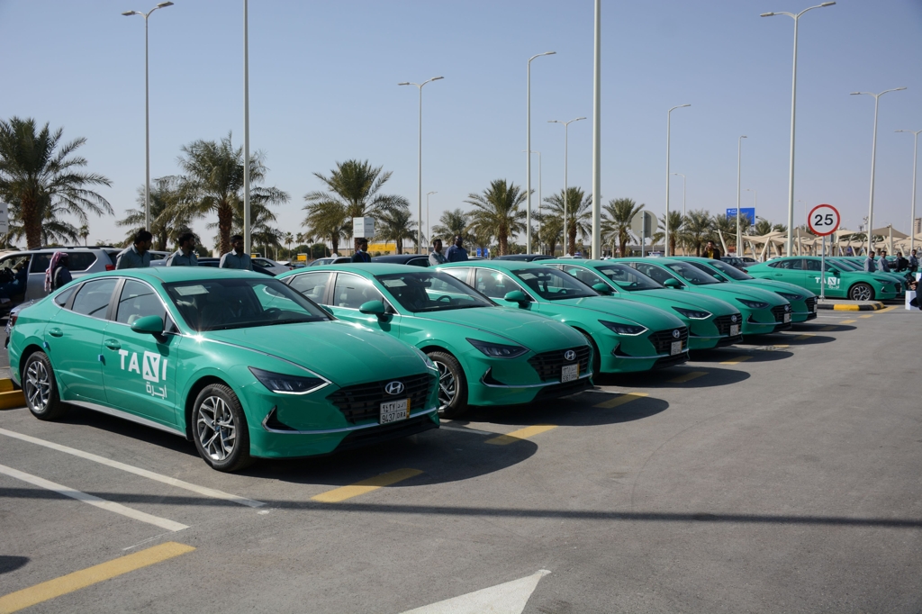 This undated file photo, provided by Hyundai Motor, shows the Sonata taxis delivered to Al-Safwa for operation at the King Khalid International Airport. (PHOTO NOT FOR SALE) (Yonhap)