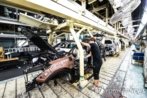 (2nd LD) Hyundai, Kia suspend some production lines amid coronavirus-triggered crunch
