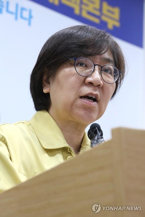 Jung Eun-kyeong, head of the Korea Centers for Disease Control and Prevention (KCDC), gives a briefing on domestic coronavirus infections at the KCDC headquarters in Cheongju, 137 kilometers south of Seoul, on Feb. 12, 2020. (Yonhap)
